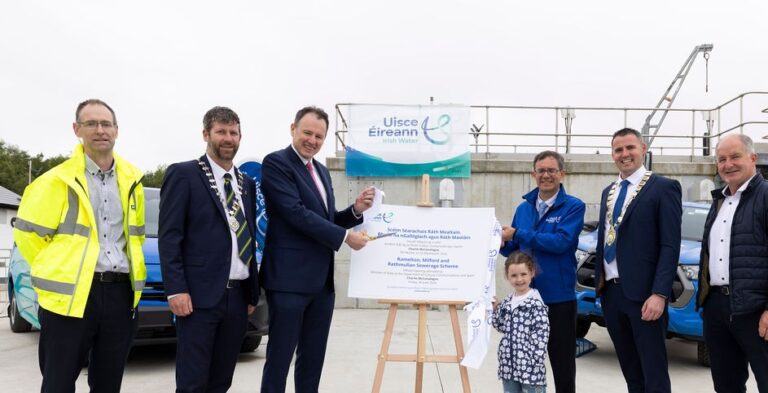 Minister Charlie McConalogue visiting Trioddy WWTP.